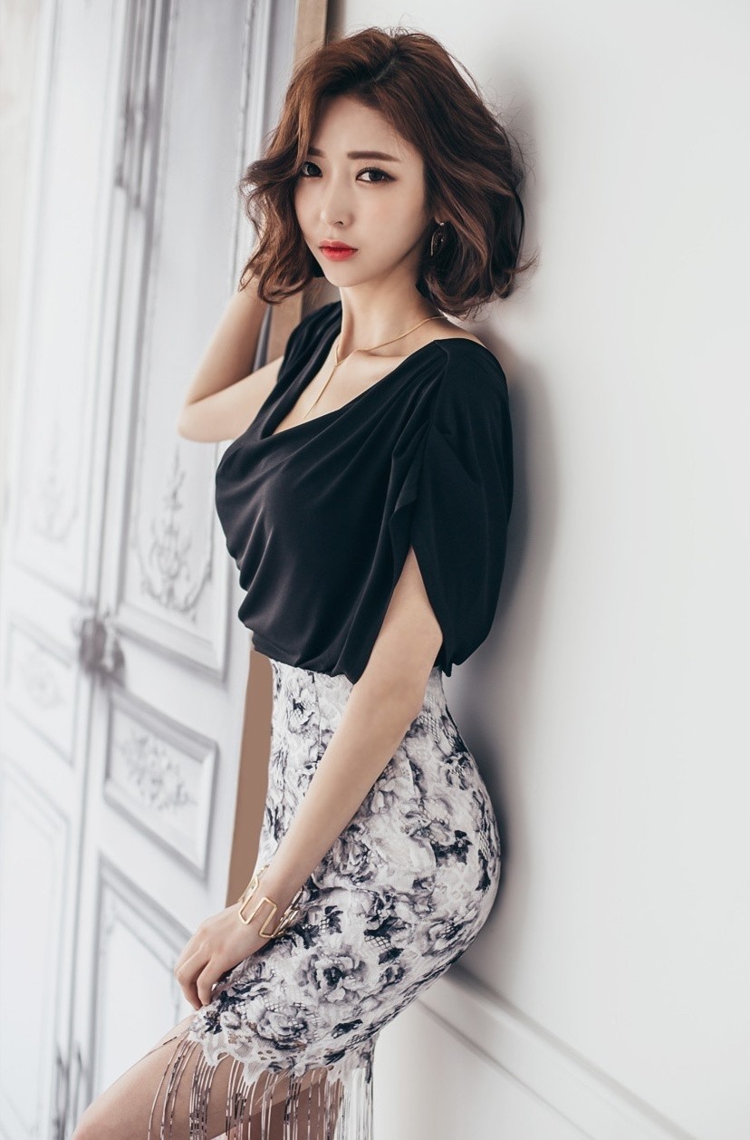 韩国知性成熟美女骨感身材性感美腿诱惑写真图片